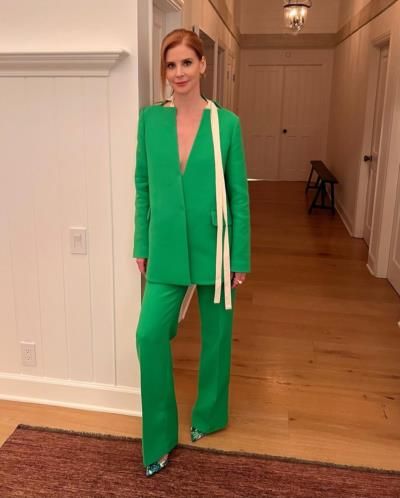 Admiring Sarah Rafferty's Enviable Green Style