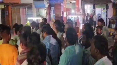 Several injured as Telugu Desam Party, YSRCP workers clash in Andhra Pradesh