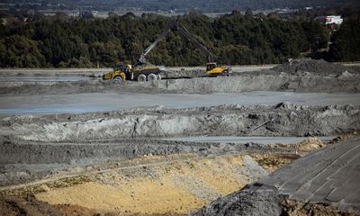 Man freed, another trapped under rocks after collapse at Ballarat goldmine in Victoria