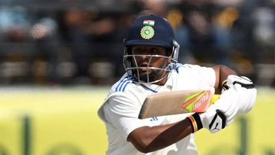 'Please say sorry to Mr. Sunil Gavaskar' - Sarfaraz Khan's message for batting legend