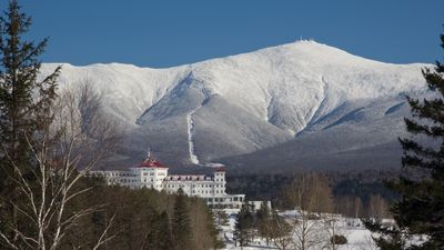 Backcountry skier dies amid "unforgiving conditions" in another hazardous weekend on Mount Washington