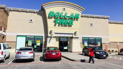 Dollar Tree stock slumps after announcing store closures