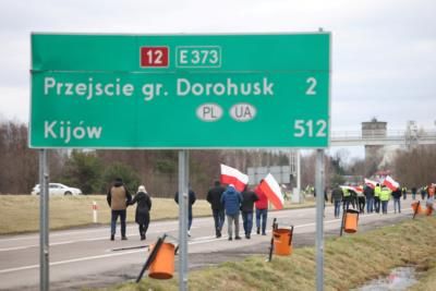 Polish Farmers Partially Reopen Ukraine Border Crossing
