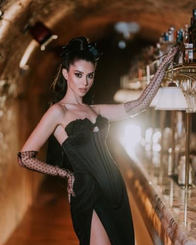 Nursena Say Shines In Elegant Black Outfit Photoshoot