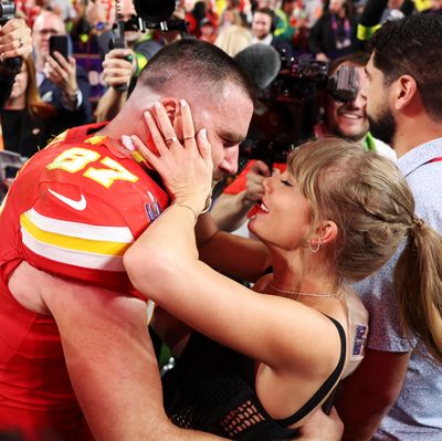 Travis Kelce Dishes on His Singapore Trip in Support of Girlfriend Taylor Swift