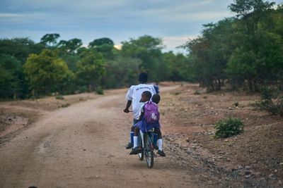 Zimbabwean Schoolkids Cycle Past Elephant Danger