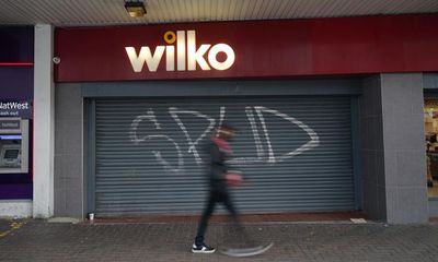 Nearly 5,000 UK chain stores closed last year at rate of 14 a day