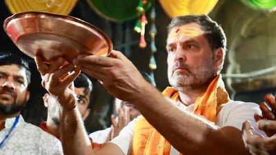Rahul Gandhi promises GST exemption, loan waiver for farmers; offer prayers at Trimbakeshwar