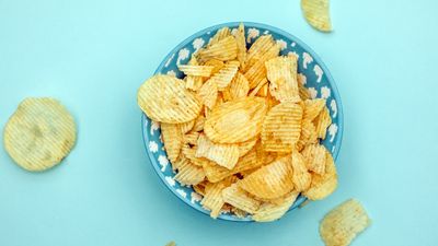 This Nutritionist Says You Shouldn’t Ban Crisps And Chocolate From Your Diet, Here’s Why