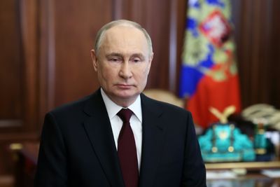 Putin Urges Russians To Back Him At Polls In 'Difficult' Time