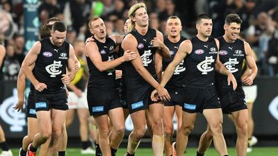 Carlton hang on in MCG thriller against brave Tigers