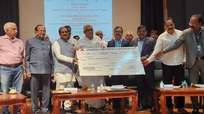 KSMCL donates ₹1.75 crore to KIMS for purchase of medical equipment