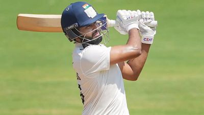 Shreyas Iyer remains off field due to aggravated back injury in Ranji Trophy final, to seek medical advice