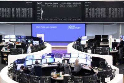 European Shares Reach New Record High Amid US Economic Data