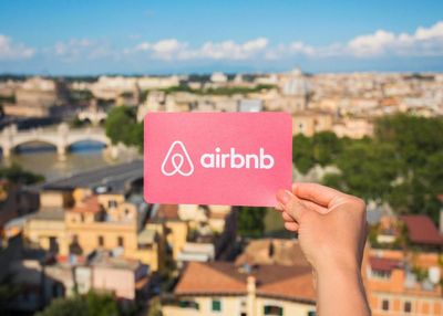 Analysts tweak Airbnb stock price targets on bookings report