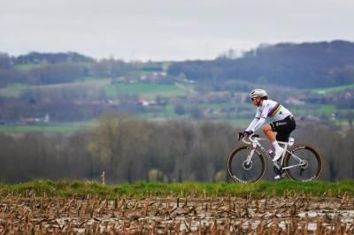 Lotte Kopecky's Serene Cycling Journey Through Nature's Beauty