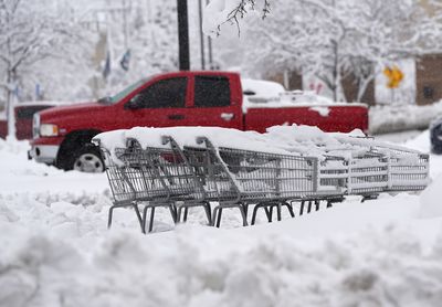 Colorado snowstorm knocks out power for thousands