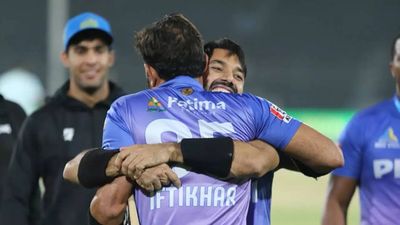 Multan Sultans beat Peshawar Zalmi to reach fourth straight Pakistan Super League final