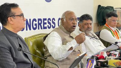 Electoral bonds | Congress demands SC monitored probe into donations to BJP by companies raided by I-T and ED