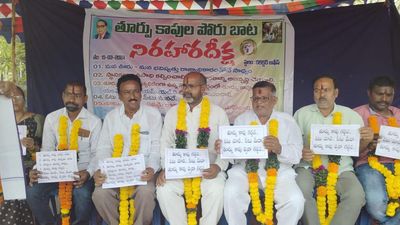 Kapu leaders stage hunger strike seeking MP, MLA tickets for community