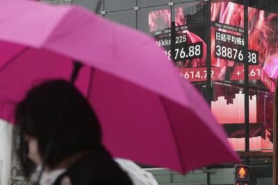 Stocks Fall On Wall Street Amid Inflation Concerns