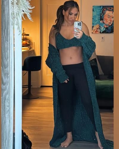 Michelle Joy Phelps Exudes Style And Elegance In Mirror Selfies
