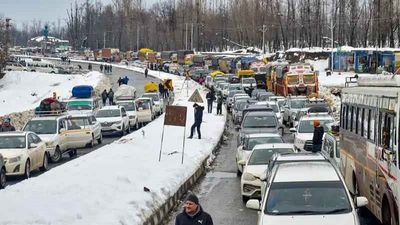 4 national highways, 279 roads closed as snow, rain lash Himachal Pradesh