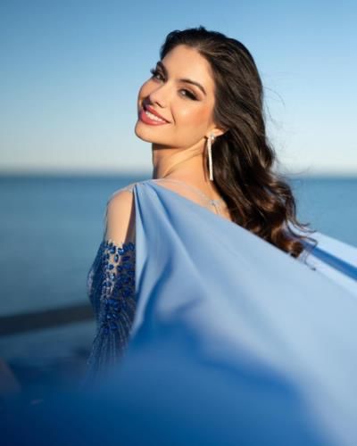 Captivating Beauty: Paula Perez In Stunning Blue Outfit