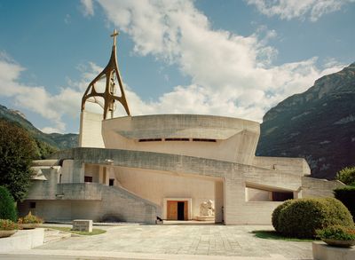 Giovanni Michelucci’s dramatic concrete church in the Italian Dolomites