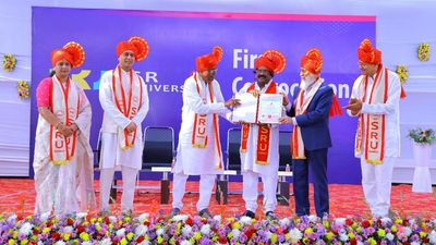 SRU organises first convocation, confers honourary doctorate on Telugu lyricist Chandrabose