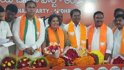 Industrialist, YSRCP leader join BJP in the presence of Purandeswari in Vijayawada