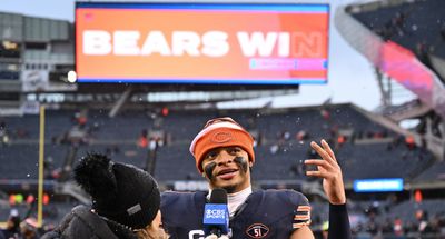 Bears trading Justin Fields to Steelers for draft pick