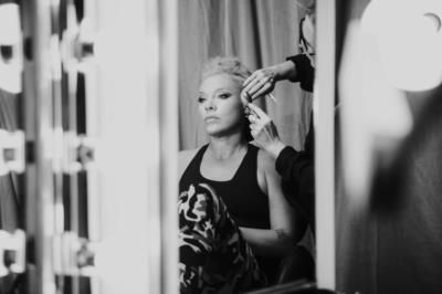 Pink's Vibrant Concert Day Prep And Inviting Energy