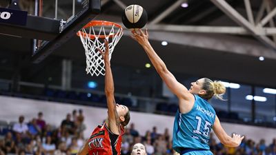 Flyers crush Lynx in game three to win WNBL title