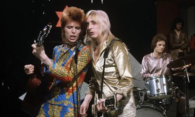 Me and Mr Jones by Suzi Ronson review – Stardust memories of David Bowie’s hairdresser