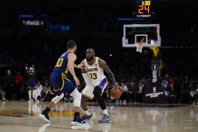 Stephen Curry Leads Warriors To Victory Over Lakers