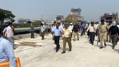 Senior rly. official inspects development works