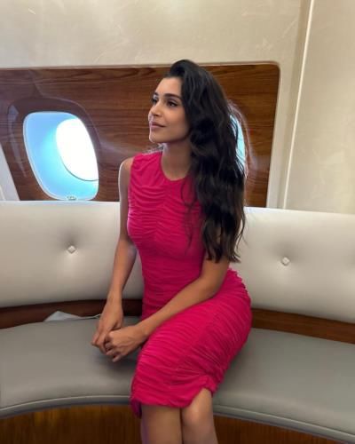 Yasmina Zaytoun Radiates Elegance In Pink Dress On Journey