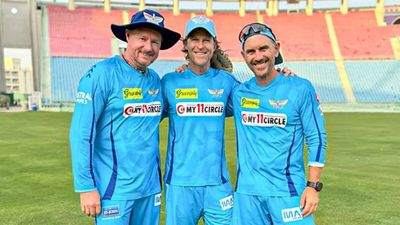 Watch: Bhangra in Lucknow - by Jonty Rhodes, Justin Langer, Lance Klusener