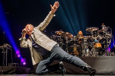 Simple Minds review – stadium tour polishes 80s hitmakers’ gold dream