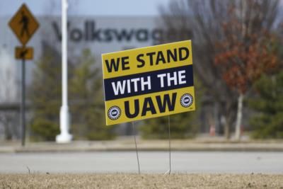 UAW Seeks Union Representation At Volkswagen's Chattanooga Factory