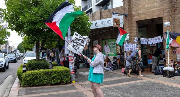 PM refuses to comment as Gaza protest outside Marrickville office enters sixth week, interrupts QT