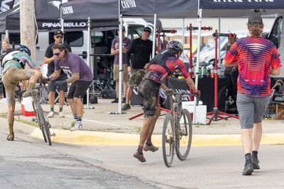 Enough already with the F1-inspired pit stops in gravel racing, it's time for riders to be self-sufficient again