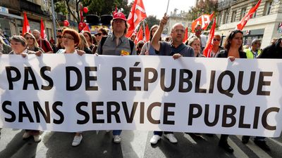 Striking public sector workers pressure French government for better pay