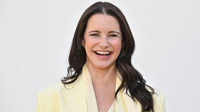 Kristin Davis uses this technique for a sleek living room shelving system, experts say