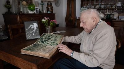 Hundred-year-old French cycling champion to take part in Olympic torch relay