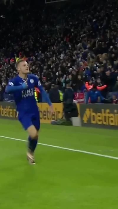 Jamie Vardy Celebrates With Teammates After Victory