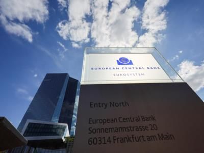 Asian Equities Experience Mixed Performance Amid Central Bank Decisions