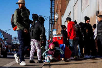 Chicago officials begin evicting migrants from shelters under new policy