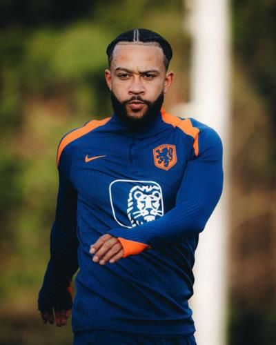 Memphis Depay's Intense Practice Photoshoot Highlights Dedication And Skill